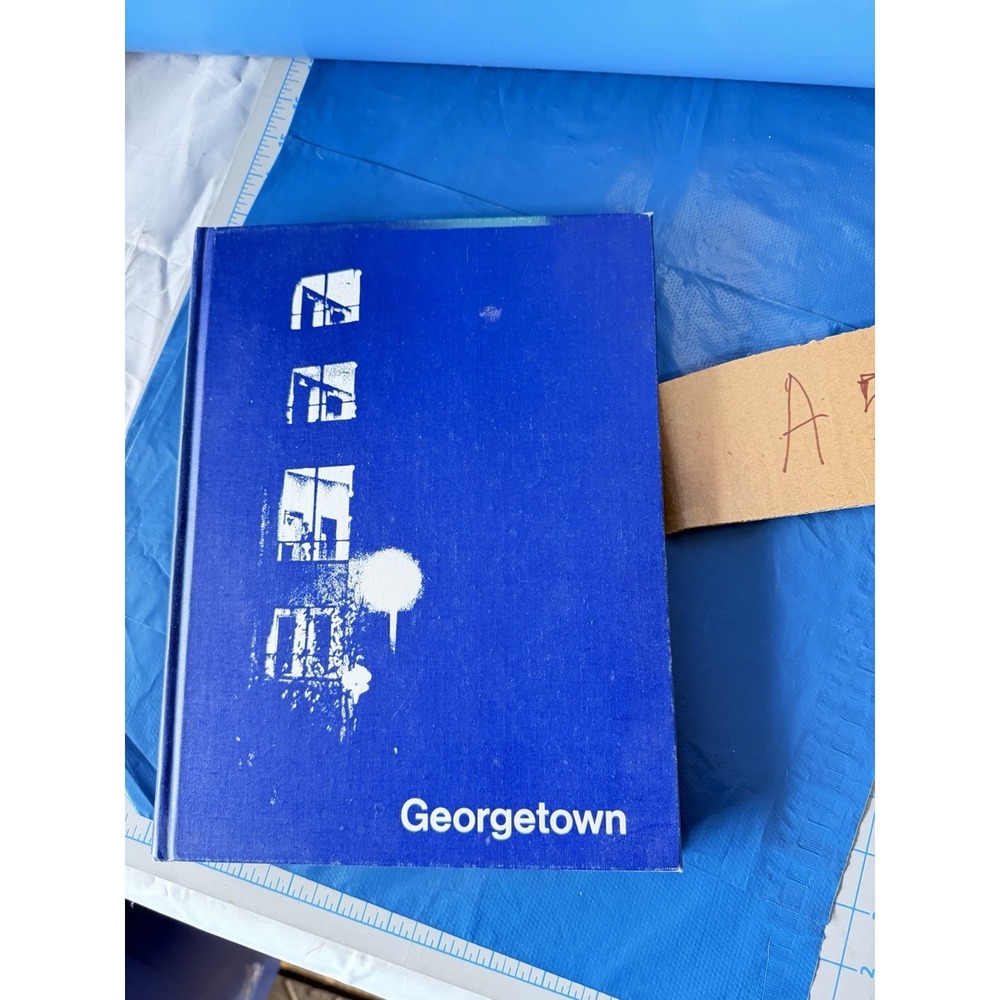 Vintage 1972 Georgetown University Ye Domesday Book‎ Hardcover Yearbook